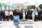 عکس ا اقامه نماز نماینده ولی فقیه در مازندران بر پیکر مادر شهید والامقام سردار سیدعلی دوامی
