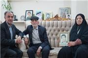 دیدار اعضای کارگروه تاریخ شفاهی دفاع مقدس آمل با والدین شهید «شکری»