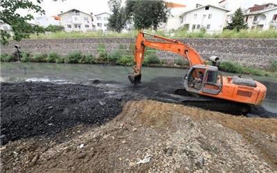 هادی نیک اختر روز شنبه در گفت و گو با خبرنگار ما افزود : شرکت آب منطقه ای به منظور جلوگیری از خطرات احتمال سیلاب در آینده نقاط حادثه خیز در رودخانه تلار را شناسایی کرد