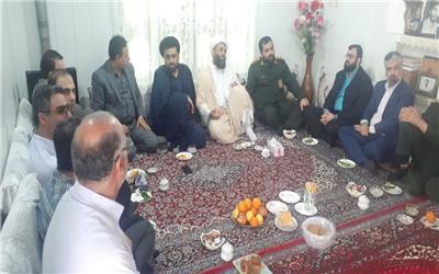دیدار مسئولان شهرستان سیمرغ از والدین شهید معلم قربانعلی حسین نتاج در روستای رکن کلا