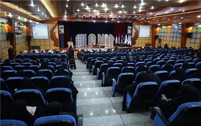 انقلاب اسلامی  ملت را به خودباوری رساند