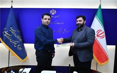 تجلیل از مسئول روابط عمومی اداره کل فرهنگ استان مازندران