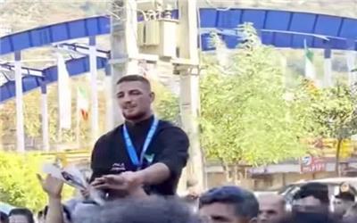 تجلیل باشکوه از محبوب قلب‌ها، سینا خلیلی، با حضور چشمگیر مردم