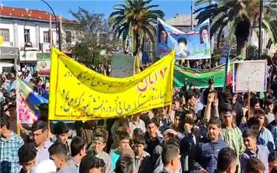 راهپیمایی مردم و دانش‌آموزان بابلسر در یوم‌الله سیزده آبان
