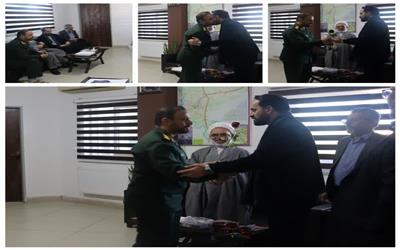 همزمان با فرارسیدن روز پاسدار، علی کشوری نماینده مردم شریف در مجلس شورای اسلامی، با حضور در ناحیه مقاومت بسیج سیمرغ،