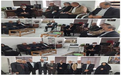 حیدری گرجی" رئیس اداره آموزش و پرورش شهرستان سیمرغ با جمعی از بازنشستگان فرهنگی دیدار و گفت‌وگو کرد.