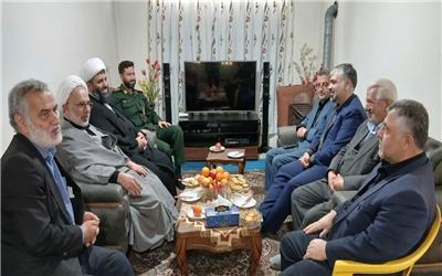 حجت الاسلام خانلری امام جمعه با خانواده صبور دانش آموز شهید سلیمان حدادی دیدار نمودند