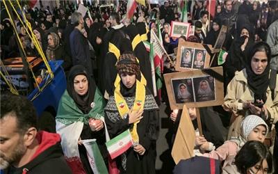 دانش‌آموزان بابلسری در چهلم شهادت دانش‌آموزان میناب سوگوار شدند
