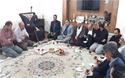 دیدار مدیرکل فرهنگ و ارشاد اسلامی مازندران با خانواده شهید «عباس جمشیدی»