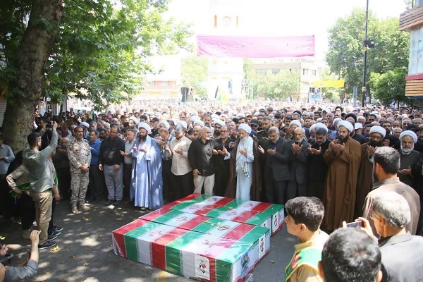 اقامه نماز نماینده ولی فقیه در مازندران بر پیکرهای پاک شهدای ساروی تجاوز تروریستی رژیم صهیونستی