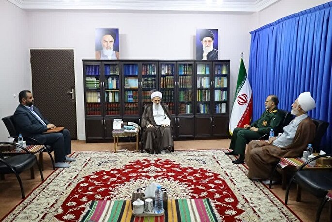 دست به ایثار.سپاهی و بسیجی ازصمیم دل است